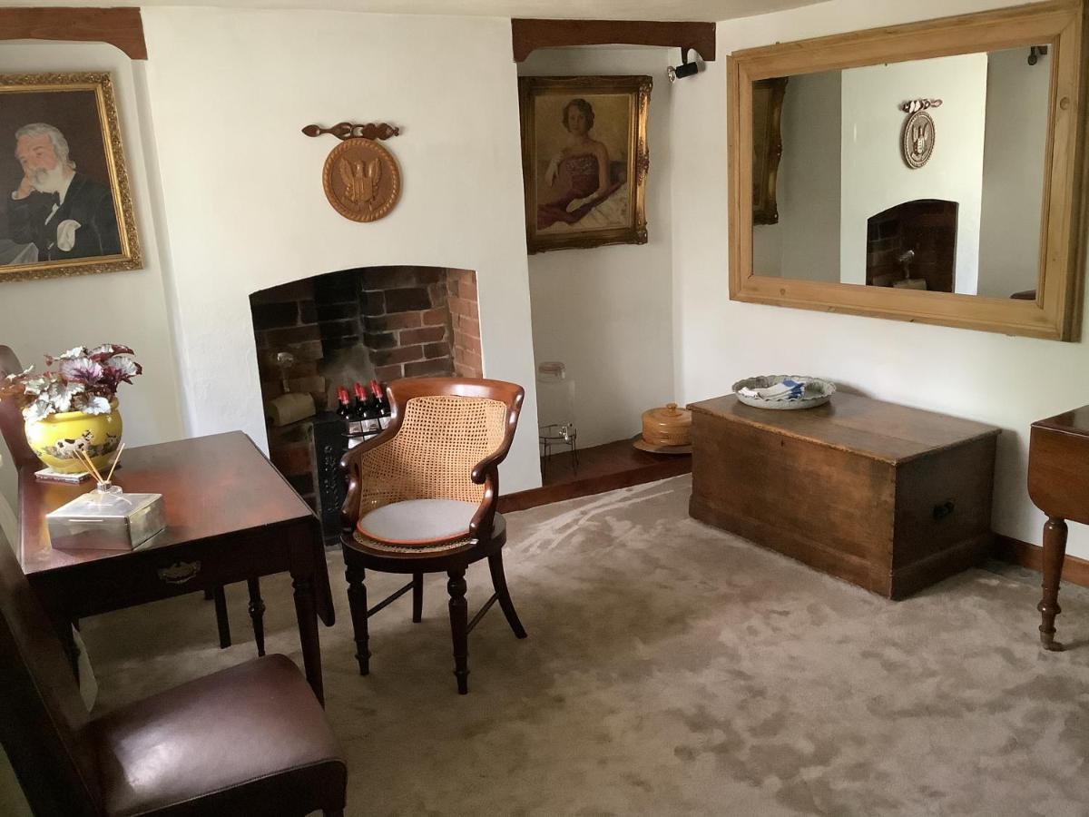 Bwthyn Cudd Bed & Breakfast Westbury  Eksteriør bilde