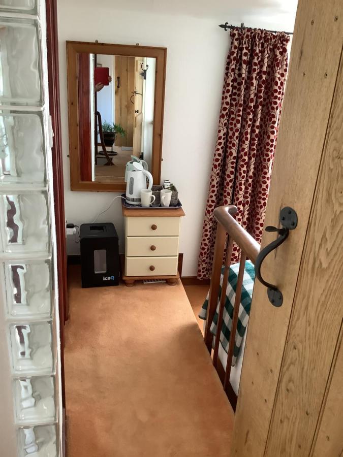 Bwthyn Cudd Bed & Breakfast Westbury  Eksteriør bilde